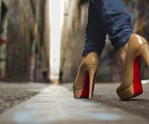 Как правильно ходить на каблуках: равновесие и сила воли